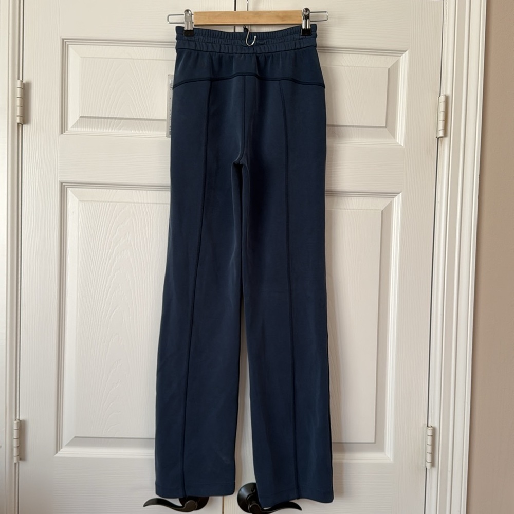 Lululemon Softstreme High-Rise Pant
True Navy Size：0 NWT - Picture 8 of 9